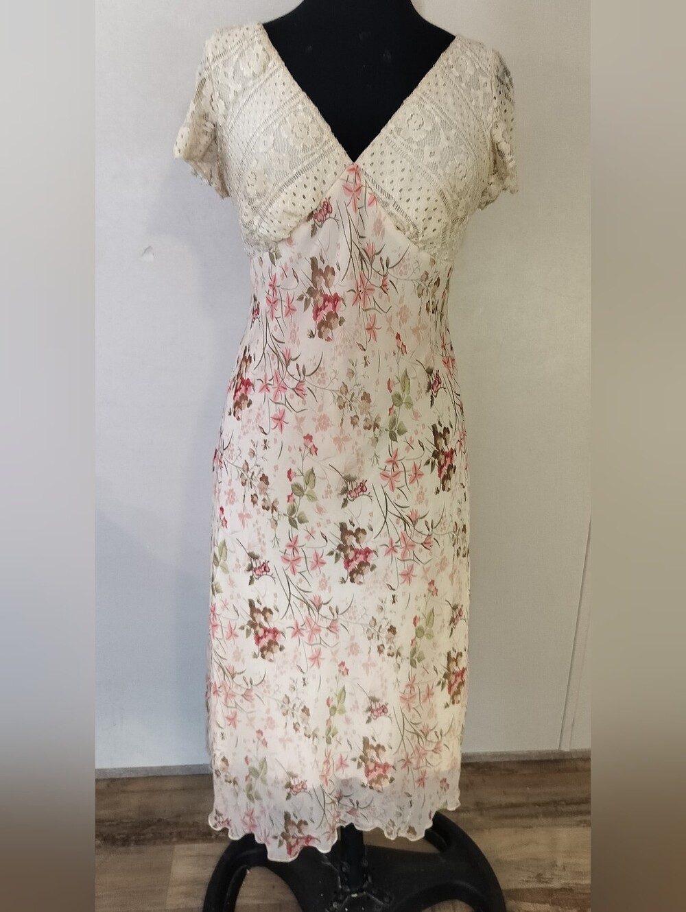 bebe Cream Floral Lace-Trim Midi Dress with Pink & Green Blooms